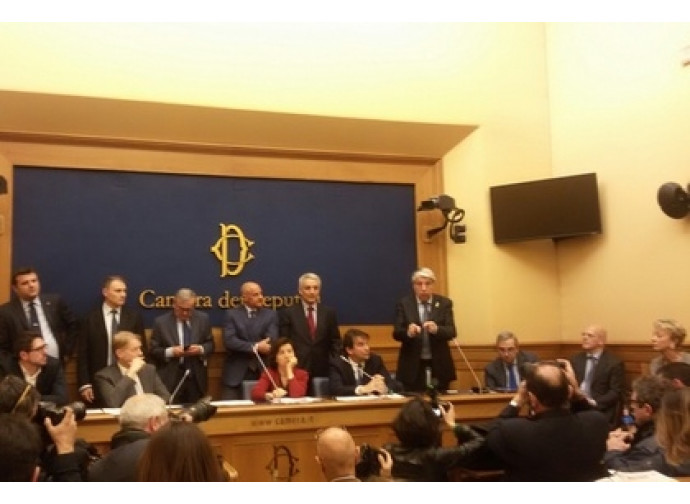 Il Comitato promotore del referendum ieri alla Camera Il Comitato promotore del referendum ieri alla Camera